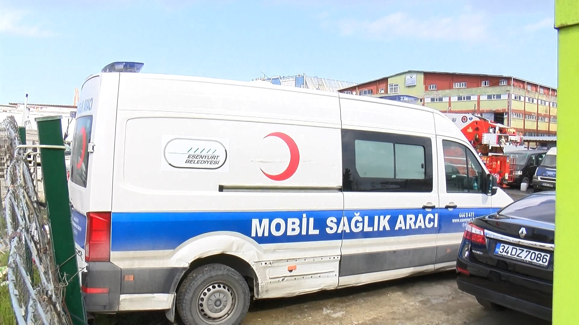 AKP’nin borcu Esenyurt Belediyesi’nin hasta nakil aracını haczettirdi