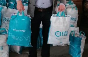 AKP’li belediye 6 ay beklettiği deprem kolisini Ramazan yardımı olarak dağıttı