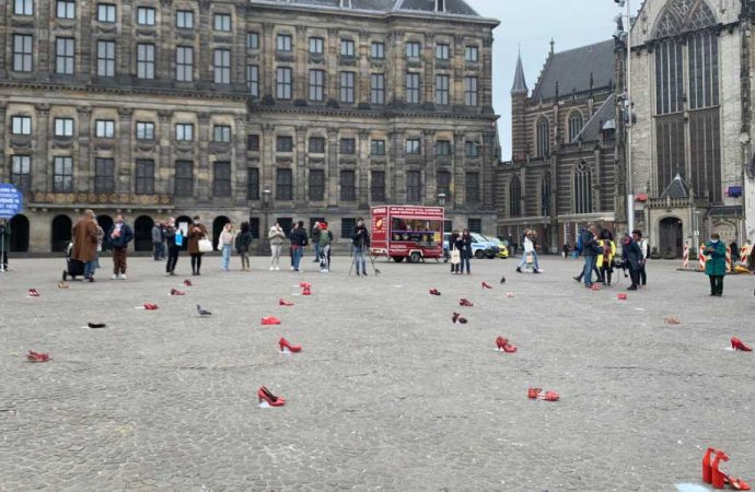 Türkiye’deki kadın cinayetleri Amsterdam’da protesto edildi