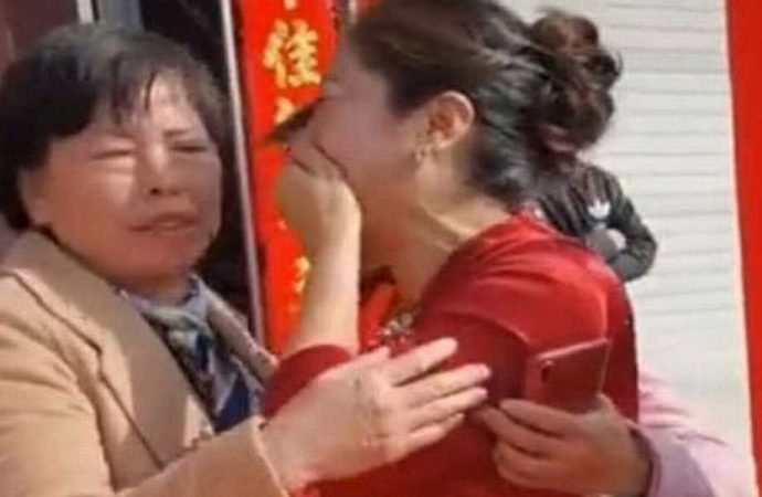 Çin’de akılalmaz olay: Gelin, damadın annesinin yol kenarına bıraktığı kızı çıktı
