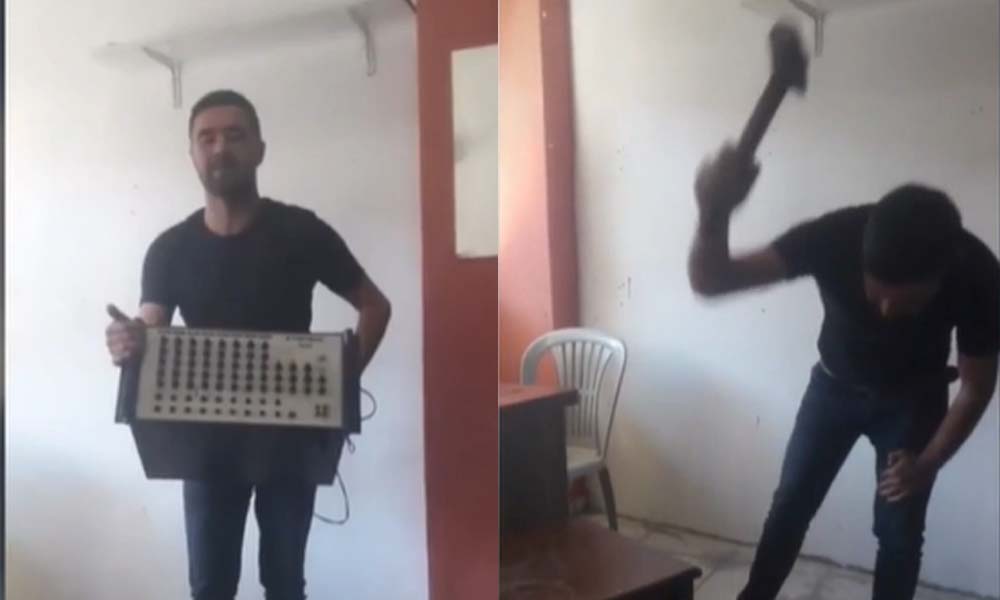 Ekonomik zorluk yaşayan müzisyen müzik aletini kırdı: Kendi memleketimizde mülteci olduk