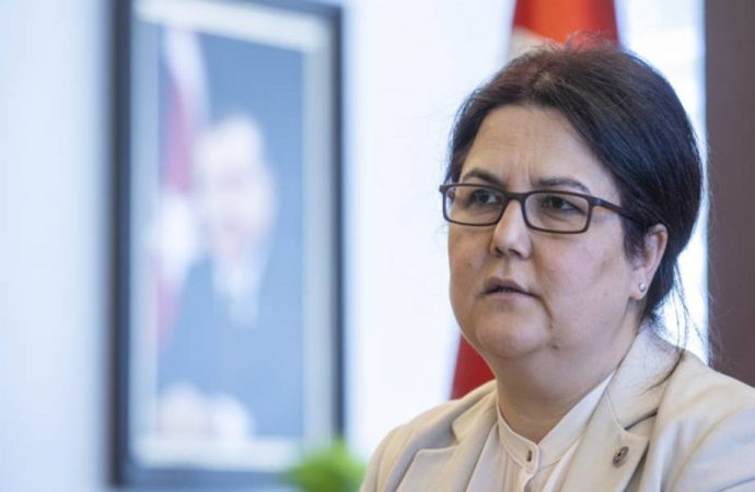 CHP’den devlet korumasındaki çocuğu ifşa eden Aile Bakanı Derya Yanık’a: İstifa et