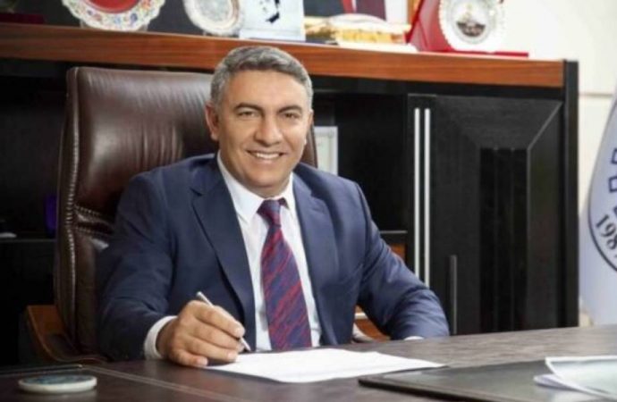 AKP’li başkan akrabalarına 1 milyon ödedi iddiası