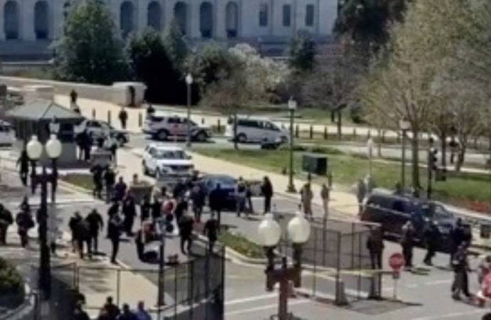 ABD’de Kongre binası önündeki barikata bir araç çarptı: 2 polis yaralandı, sürücü öldü