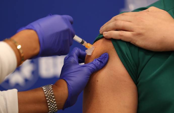 Bakanlıktan aşı kılavuzu: Alerjik reaksiyona ikinci doz yok