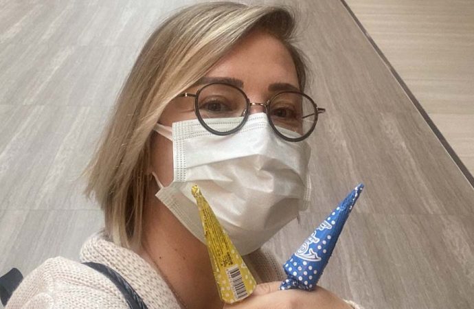 Sosyal medya Berna Laçin’in basın kartı ile aşı olmasını tartışıyor