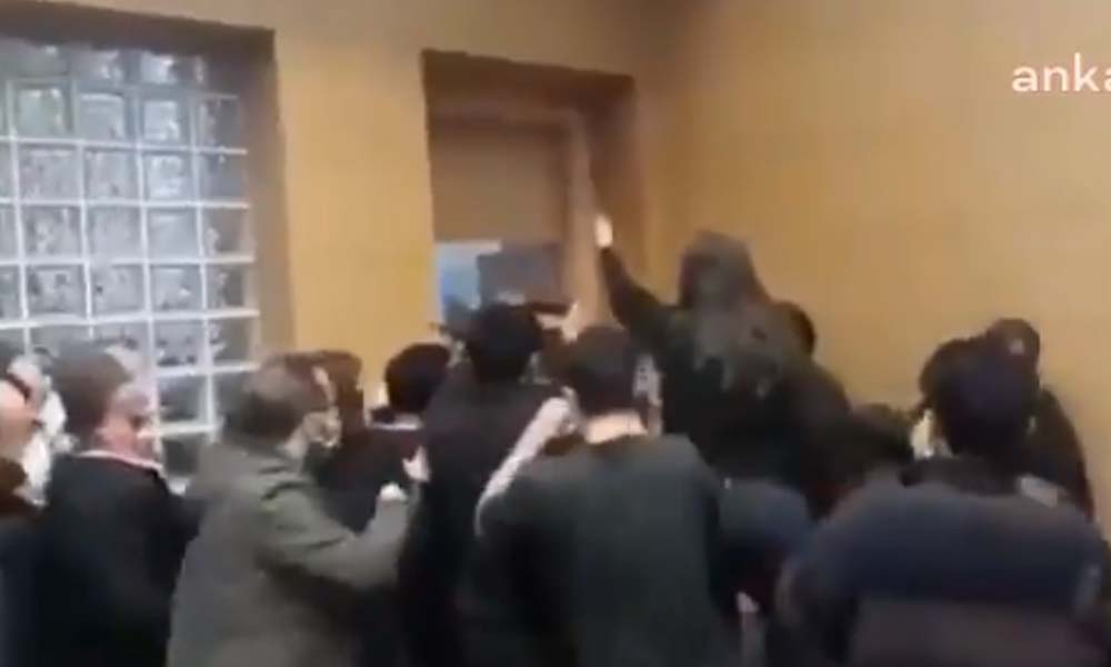 Boğaziçi öğrencilerinin duruşmasında arbede: Milletvekillerinin salona girişine izin verilmedi