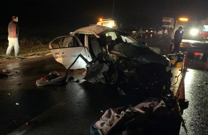 Gaziantep’te otomobil ile hafif ticari araç çarpıştı; 2 ölü, 10 yaralı