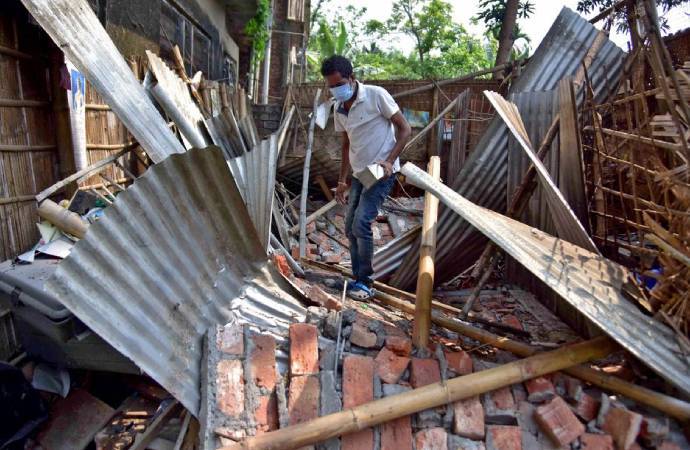 Salgınla sarsılan Hindistan’da deprem