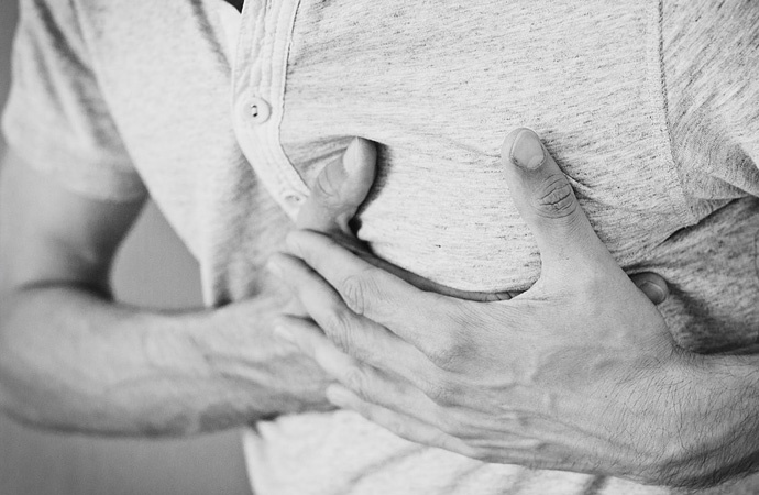 Kalp krizi kadın ve erkeklerde faklı belirtiler gösteriyor