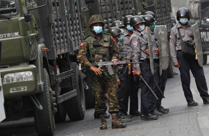 Myanmar’da ordudan şartlı ateşkes