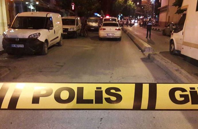Zeytinburnu’nda iki otomobilin çarpışması sonucu 4 kişi yaralandı