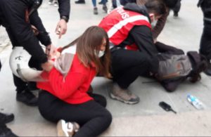 Boğaziçi Üniversitesi öğrencilerine polis müdahalesi: Çok sayıda gözaltı var!