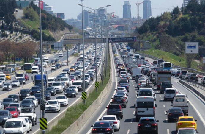 İstanbul’da kısıtlama öncesi trafik kilit