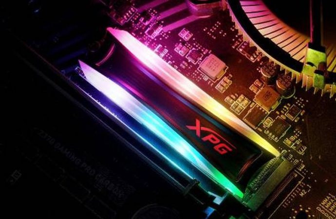 XPG SPECTRIX S20G: RGB aydınlatma sistemine sahip SSD