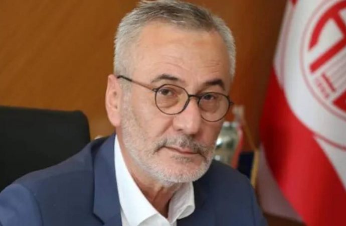 Antalyaspor Başkanı görevinden istifa ettiğini açıkladı