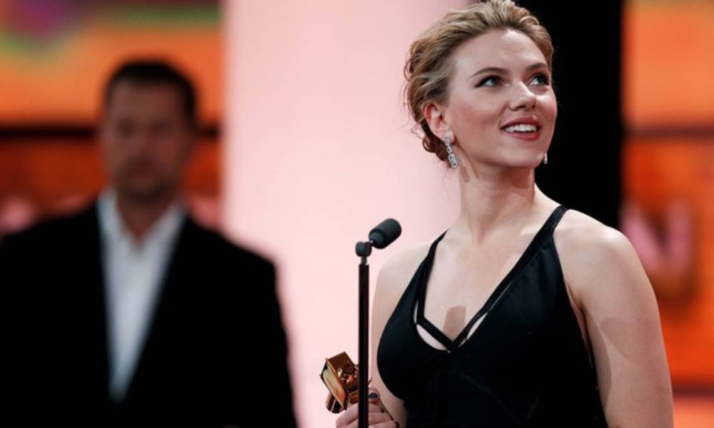 Scarlett Johansson’dan Altın Küre’den çekilme çağrısı