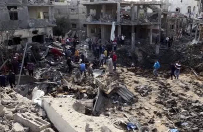İsrail’in Gazze saldırılarında hayatını kaybedenlerin sayısı 212’ye yükseldi
