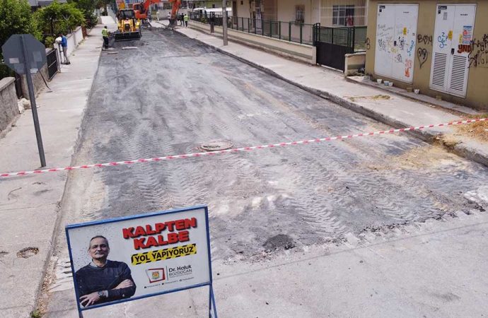 Tarsus Belediyesi yol yapım ve onarım çalışmalarını tüm hızıyla devam ettiriyor
