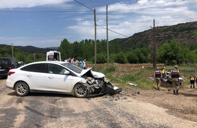 Tokat’ta iki otomobil çarpıştı: 1 ölü, 3 yaralı