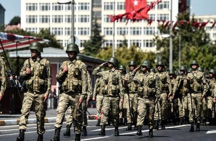 AKP’nin askerlerin yargılanmasını içeren teklifi tartışma yarattı