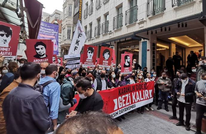 Taksim’de OHAL manzaraları: ‘Zorbalık biter, Gezi kalır’