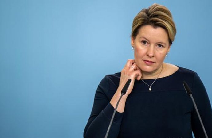 Almanya’da Aile Bakanı intihal suçlaması nedeniyle istifa etti