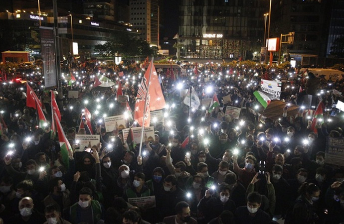 Tam kapanmaya rağmen yüzlerce kişi Başkonsolosluk önünde İsrail’i protesto etti