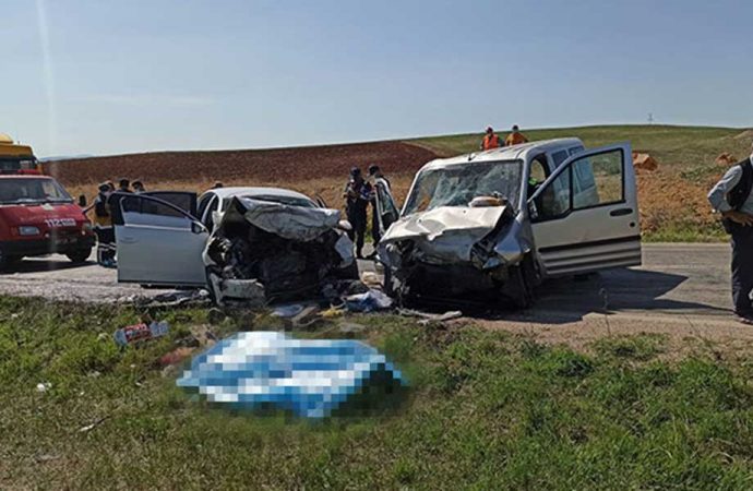 Tokat’ta hafif ticari araç ile otomobil çarpıştı: 4 ölü, 7 yaralı