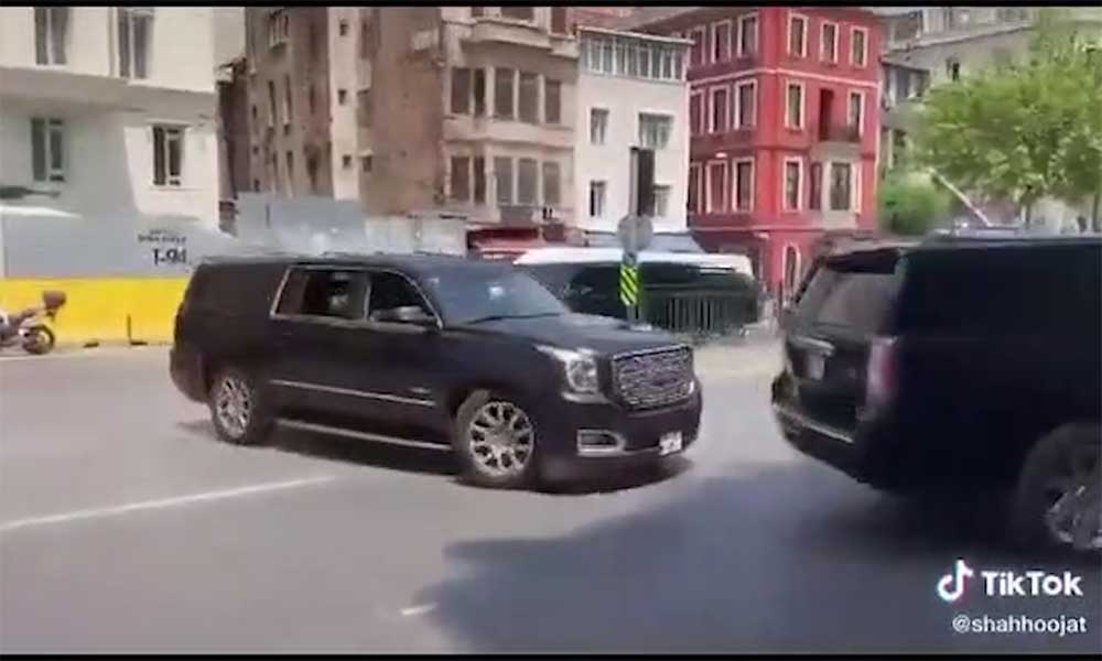 Yurttaşın Erdoğan’ın konvoyuna tepkisi gündem oldu! “Bak bak arabalara bak be! Vay, vay, vay…”