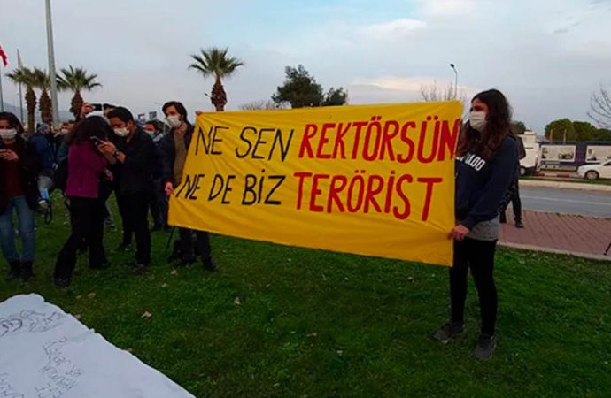Boğaziçi Üniversitesi’yle dayanışma protestolarına katılan öğrencilere sosyal mesafe cezası