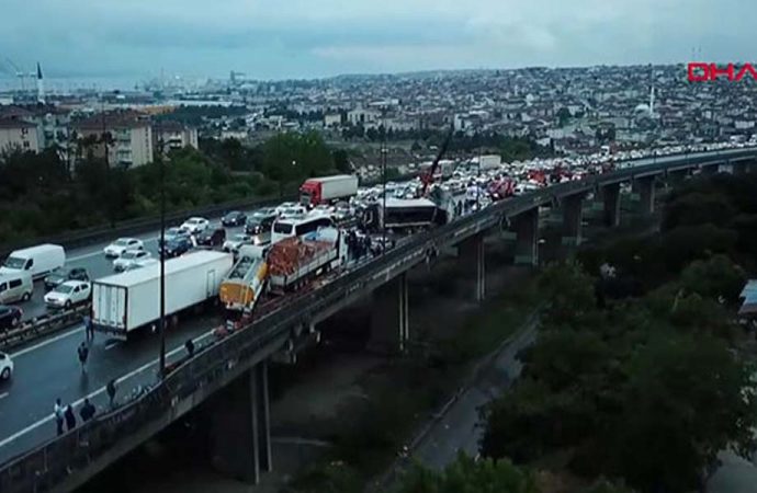 İzmit-TEM Otoyolu’nda zincirleme kaza: 20 araç birbirine girdi