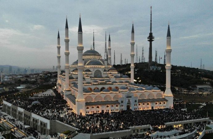 Erdoğan’ın büyük bina sevdası… İşte Çamlıca Camii’ne harcanan para!