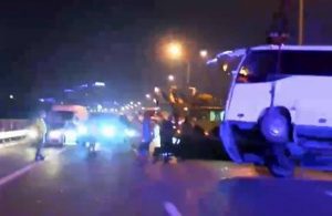 İstanbul TEM Otoyolu’nda midibüs devrildi