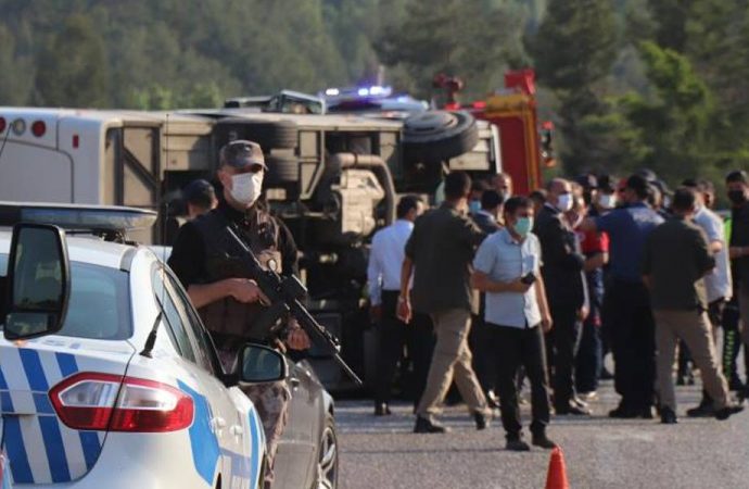 Lösemili öğrencileri taşıyan otobüs kaza yaptı: 4’ü ağır 15 öğrenci yaralandı