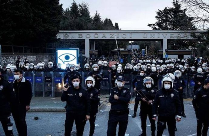 Boğaziçi Üniversitesi’ne bu hafta sonu öğrencilerin girişi yasaklandı