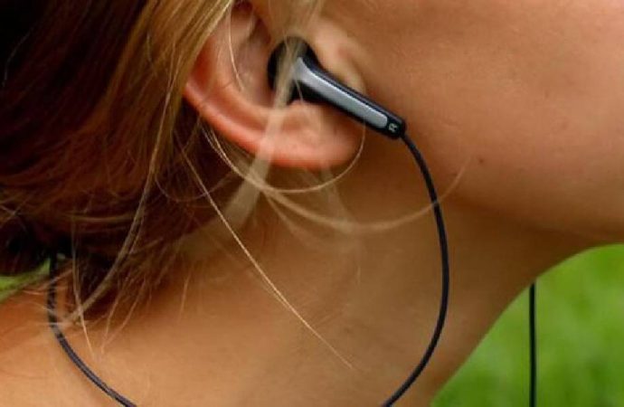 Uzmanlardan kulak içi kulaklık kullananlara uyarı