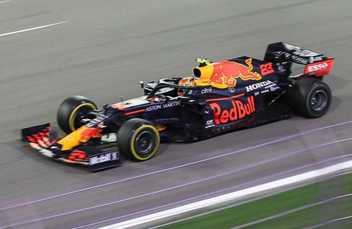 Hamilton da Verstappen de yarış dışı kaldı… Azerbaycan’da sürpriz sonuç