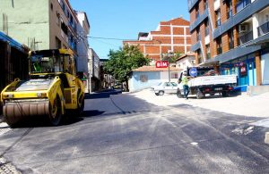 Bayraklı’nın 24 mahallesinde asfaltlama seferberliği sürüyor