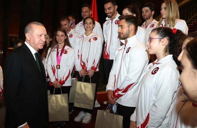 Erdoğan’dan cimnastikçilere: Madalyaları çaldırmayın