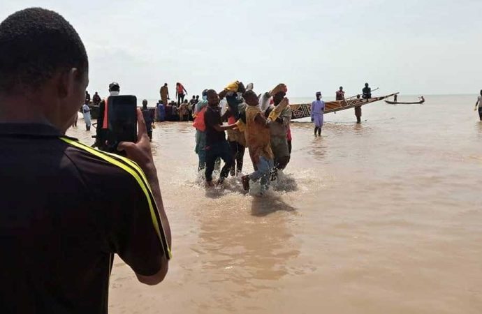 Nijerya’da teknenin alabora olması sonucu ölenlerin sayısı 98’ye çıktı