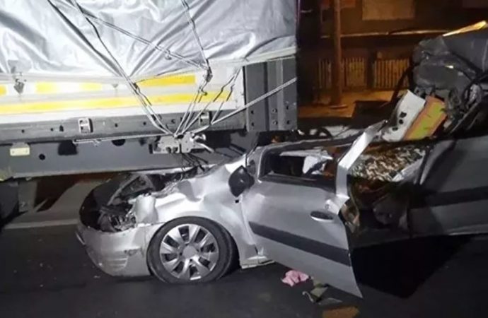 Antalya’da feci kaza! Sürücünün boynu kesildi