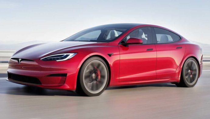 2021 Tesla Model S Plaid alev aldı