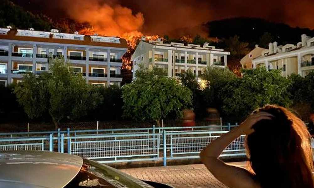Türkiye yanıyor! 88 yangın kontrol altında, 10 yangın devam ediyor, 4 yurttaş hayatını kaybetti