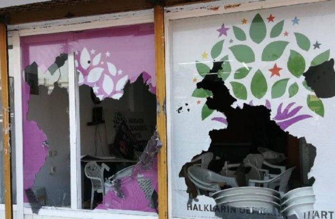 FETÖ iddiası! Marmaris’te HDP binasına saldırıda ‘azmettirici’ gözaltına alındı