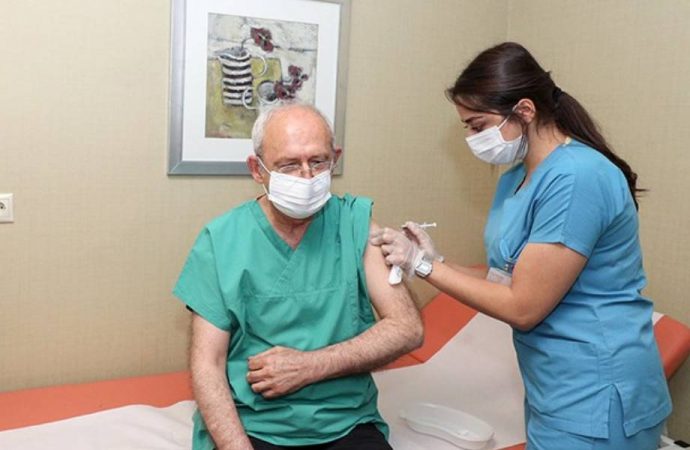 Kılıçdaroğlu 3. doz koronavirüs aşısını yaptırdı