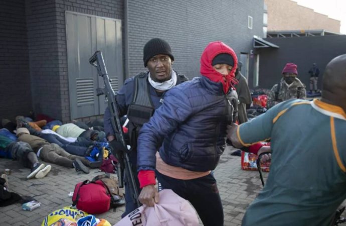 Güney Afrika’daki protestolarda hayatını kaybedenlerin sayısı 72’ye yükseldi