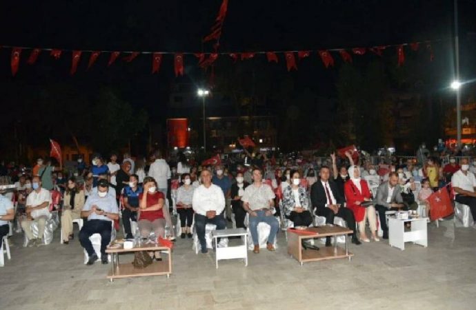 AKP’li başkan, 15 Temmuz etkinliğinde İzmir Marşı çalınmasına tepki gösterdi
