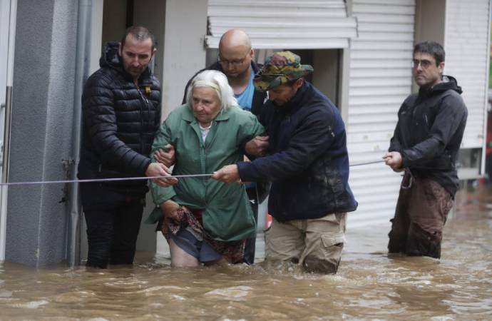 Avrupa’da sel felaketi: Ölü sayısı artıyor, bin 300 kişi aranıyor