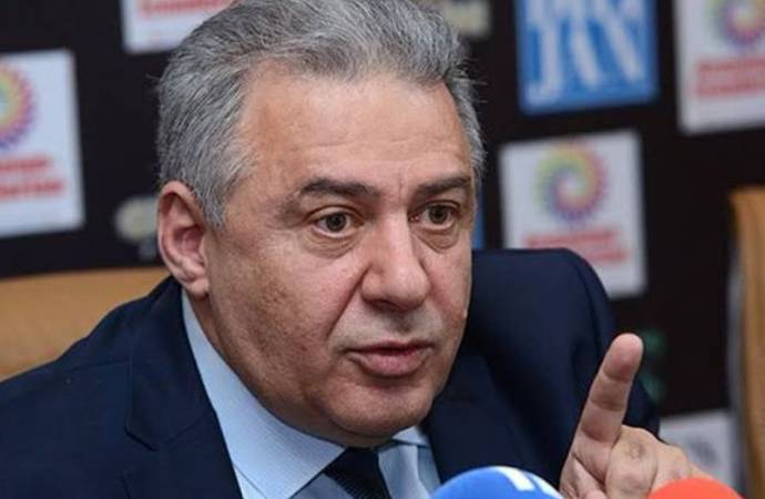 Ermenistan’da Savunma Bakanı istifa etti